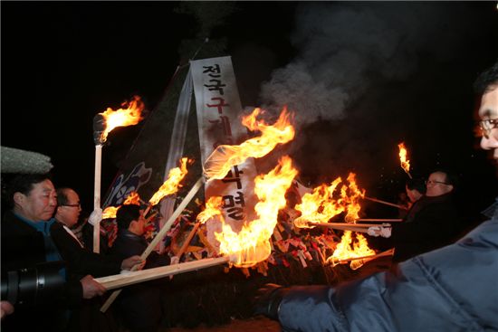 서초구, 양재천서 정월대보름 달집태우기 축제 열어 