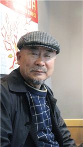 기하학 추상화가 김재관|보이지 않는 세계를 상징으로 재해석하고 싶었다