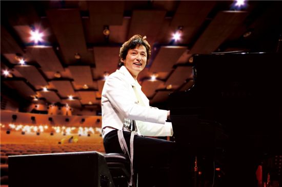 가구업체 일룸은 오는 11일 서울 논현점에서 피아니스트 양방언(사진)을 초청, 콘서트를 개최한다.