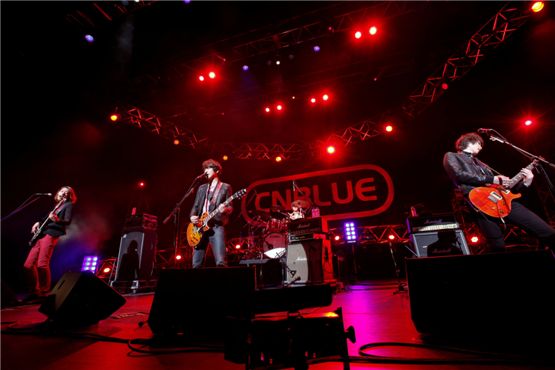 CNBLUE takes over Oricon's weekly chart with 2nd Japanese single 