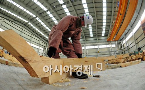 [포토] 전통방식 그대로 복원되는 숭례문