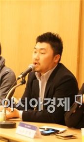 9일 오후 목동 방송회관에서 열린 '젊은부자 콘서트'에서 김상현 국대떡볶이 대표가 발언하고 있다. 