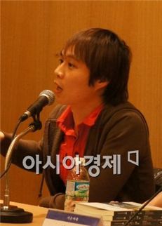 9일 오후 목동 방송회관에서 열린 '젊은부자 콘서트'에서 김현진 레인디 대표가 발언하고 있다.   