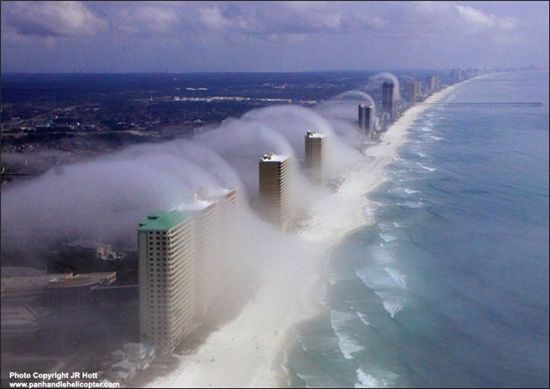 25층 호텔 덮친 엄청난 쓰나미 구름 "세상에…"