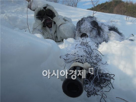 눈위에 최강부대 '해병대 수색대대'