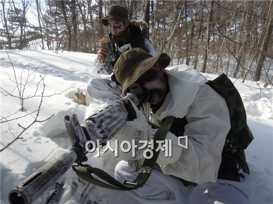 눈위에 최강부대 '해병대 수색대대'