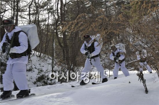 눈위에 최강부대 '해병대 수색대대'
