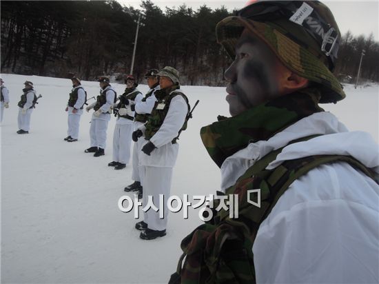 눈위에 최강부대 '해병대 수색대대'