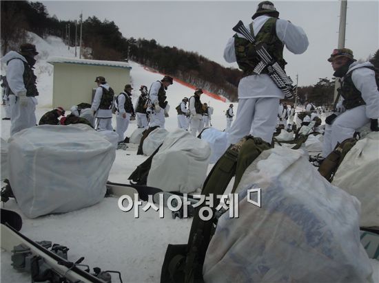 눈위에 최강부대 '해병대 수색대대'