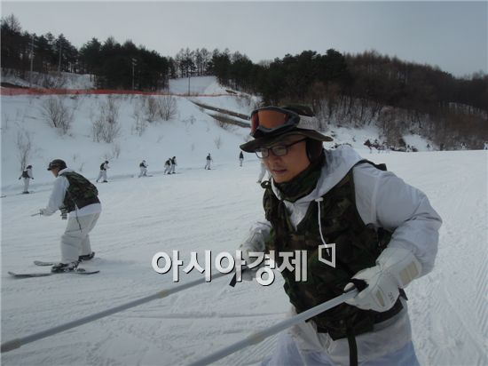 눈위에 최강부대 '해병대 수색대대'