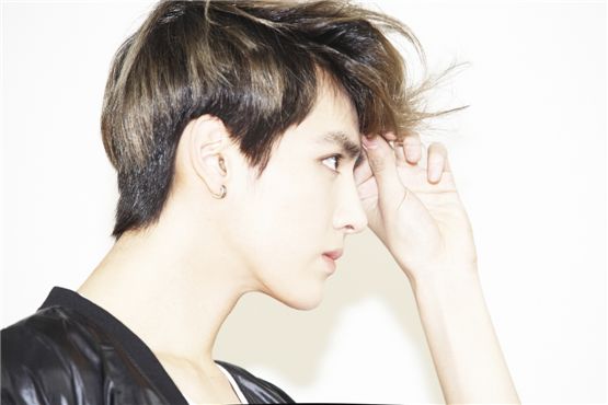 Teaser photos and video of new EXO member KRIS revealed 