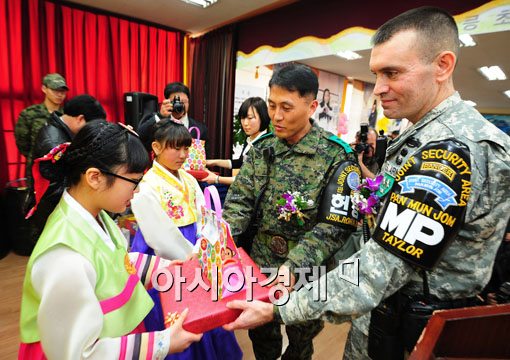 [포토] DMZ 대성동 초등학교 졸업식