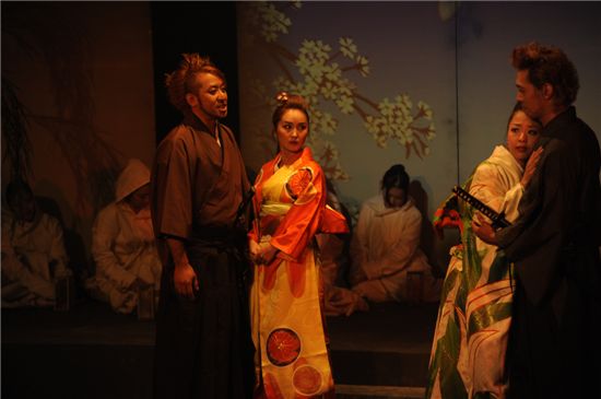 연극 '우다가와 신주'