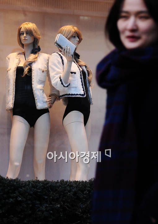 [포토] 쇼윈도는 여름이네