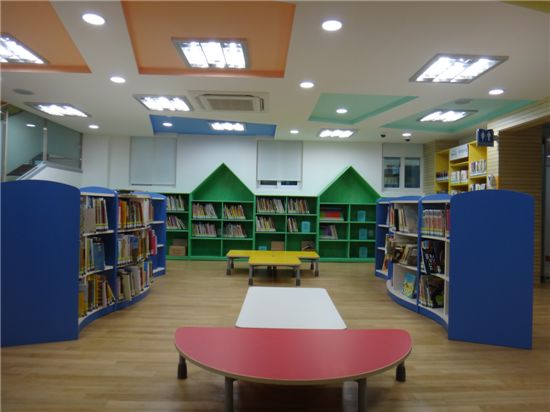 장안어린이 도서관 1층 내부 