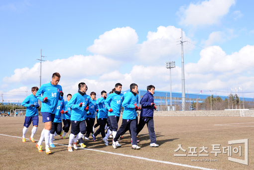 [포토] 최강희호 '푸르른 하늘 아래서 첫 훈련!'