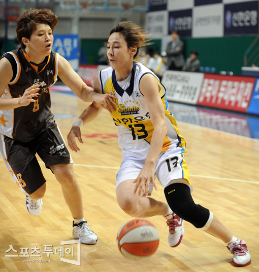 [포토] 김단비 '재빠르게 돌파~'