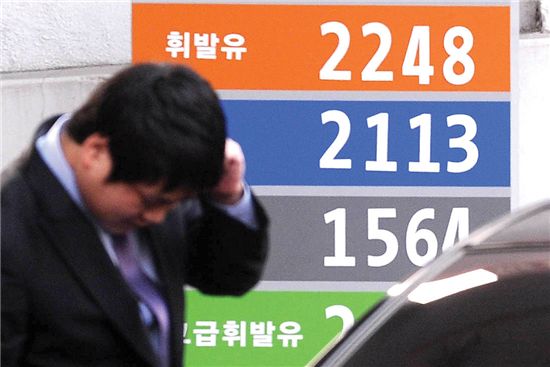 [소비의 달인]“승용차 요일제 지키고 주유는 신용카드 결제”