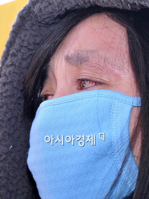 [포토] 눈물 흘리는 탈북 여성