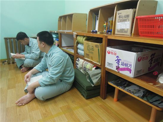 군 교도소, 그 악명마저 착해졌다