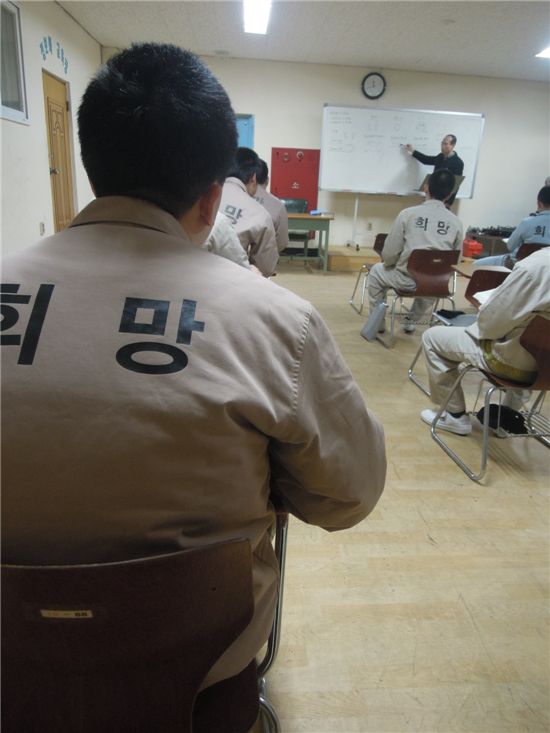 군 교도소, 그 악명마저 착해졌다