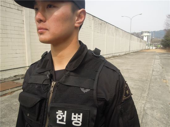 군 교도소, 그 악명마저 착해졌다