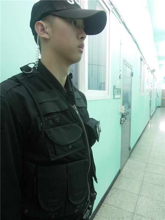 군 교도소, 그 악명마저 착해졌다