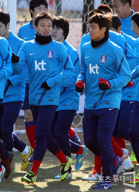 [포토] 김치우 '동국이형, 쿠웨이트전에도 골 넣읍시다!'