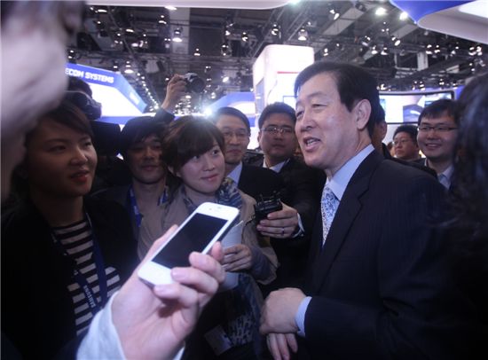 [MWC2012]최지성 "중국 스마트폰 업체 긴장된다"