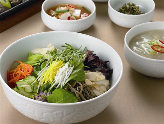 ▲임피리얼팰리스서울, 봄나물 비빔밥