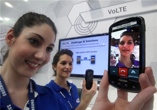 [포토]삼성, MWC에서 차세대 LTE 음성·영상통화 시연 