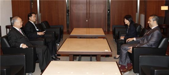 [포토]손경식 회장, 아람 시스네로스 주한파나마대사 접견 