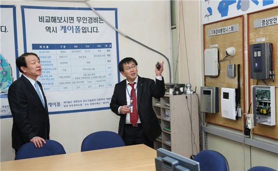 권 장관은 이날 오후 중소 경비업체 에스시큐리티를 방문해 '9988법률지원단'을 통한 법률지원 사례를 들었다.