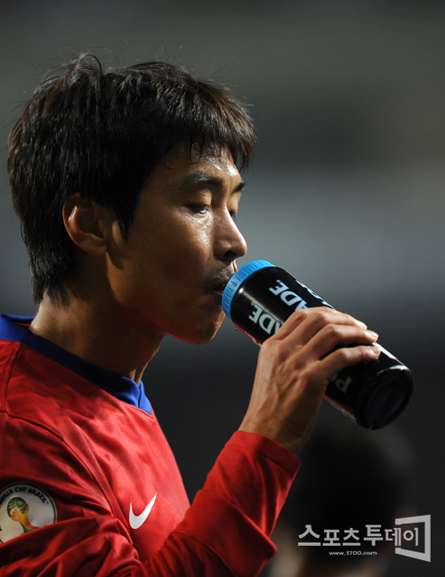 [포토] '이동국은 목마르다'