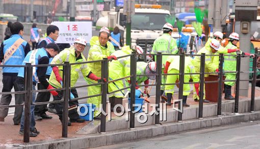 [포토] 고속터미널은 대청소 중