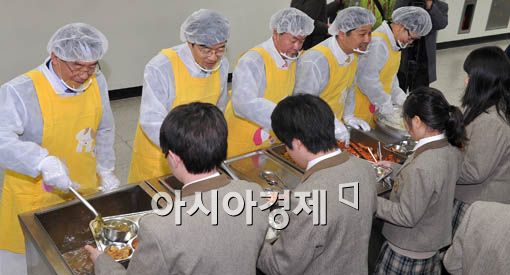 [포토] 점심 나눠주는 박원순