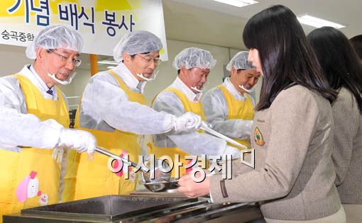 [포토] 무상급식하는 박원순-곽노현-허광태