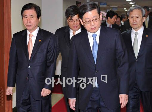 [포토] 국무회의 참석하는 김 총리