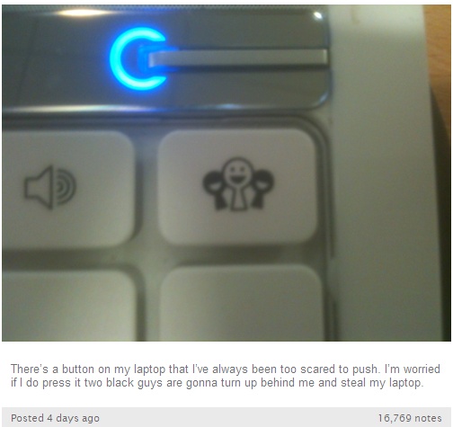 수상한 노트북 버튼(출처 : 텀블러)