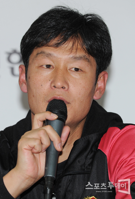 [포토] 각오 밝히는 최용수 FC서울 감독