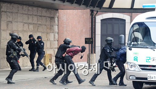[포토] 테러범 진압한 경찰특공대