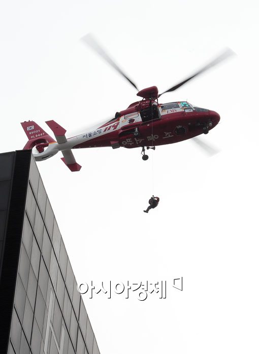 [포토] 긴급 출동한 소방 119 헬기
