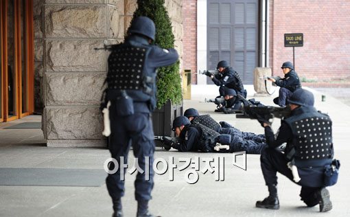 [포토] 긴급 출동한 경찰특공대원들
