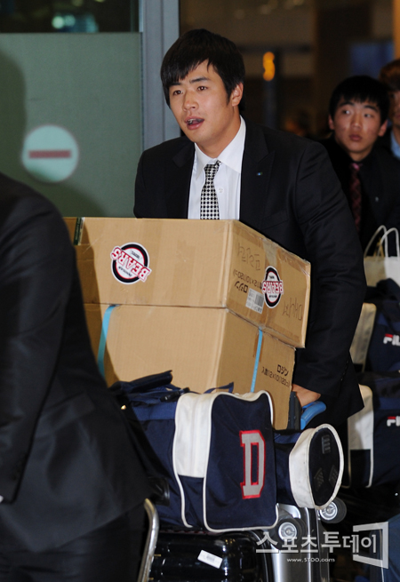 [포토] 김재환 '1루수로 변신해서 돌아왔어요~'