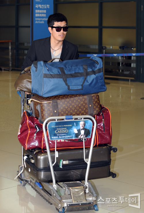 [포토] 핵잠수함 김병현 '전지훈련 마치고 돌아왔습니다'