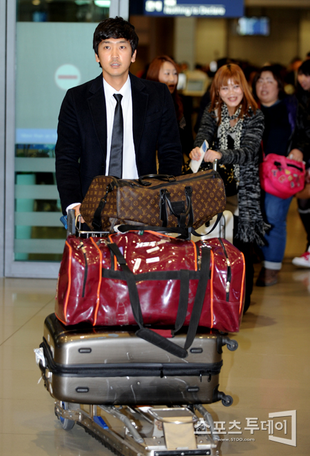 [포토] 귀국하는 심수창 '10승 꼭 해낼거에요!'