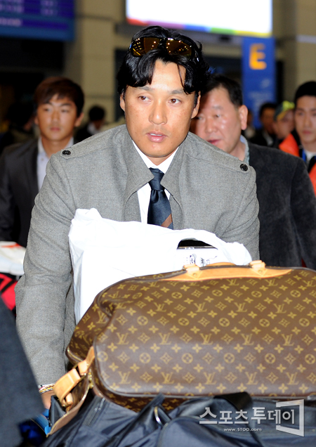 [포토] 이승엽 '전지훈련 마치고 돌아왔어요'