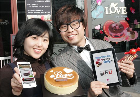 LG유플러스가 화이트데이를 맞이해 모바일 쿠폰 서비스인 ‘기프트 유(gift U)’ 애플리케이션과 위치기반(LBS) 소셜 쇼핑 서비스 ‘딩동(DingDong)’에서 다양한 이벤트를 진행한다. 