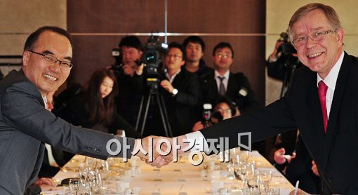 [포토] EU대표단 만나는 박재완 장관