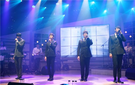 2AM members (from left to right) Jinwoon, Jo Kwon, Changmin and Seulong perform during their showcase for their 2nd mini-album "F. Scott Fitzgerald's Way of Love" held in Seoul, South Korea on March 13, 2012. [Big Hit Entertainment] 